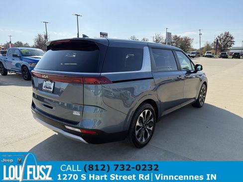 Used 2024 Kia Carnival EX image 8