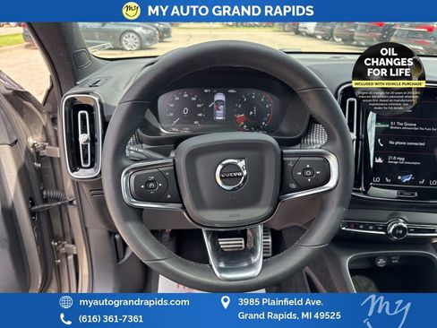 Used 2022 Volvo XC40 T5 R-Design w/ Advanced Package image 15