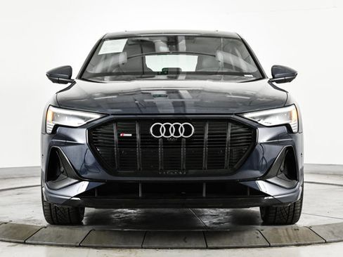Used 2023 Audi e-tron Prestige w/ Prestige Package image 2