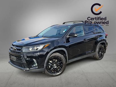 Used 2019 Toyota Highlander SE w/ Nightshade Edition