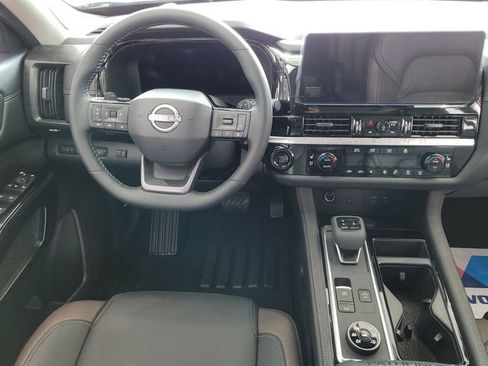 New 2026 Nissan Pathfinder Platinum AWD/4WD image 12