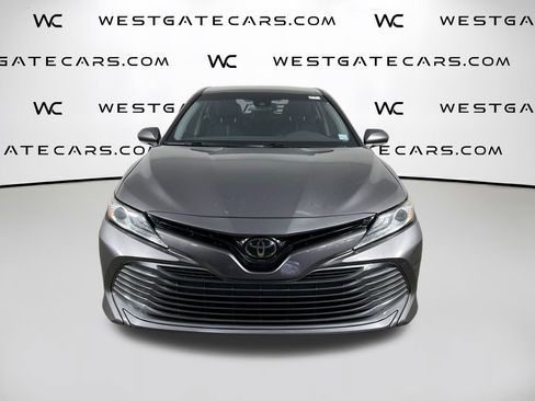 Used 2020 Toyota Camry XLE image 2