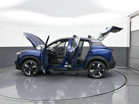 Certified 2025 Nissan Kicks SR FWD image 38
