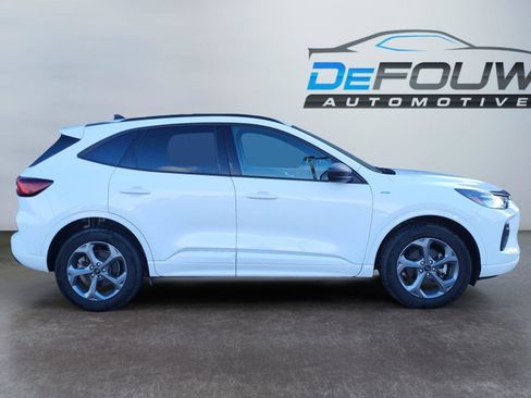 Used 2023 Ford Escape ST-Line image 2