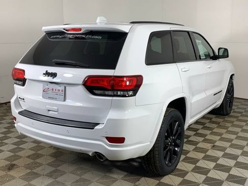 Used 2020 Jeep Grand Cherokee Altitude AWD/4WD image 14