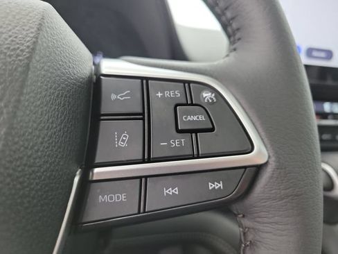 Used 2025 Toyota Sienna XLE w/ XLE Plus Package FWD image 25