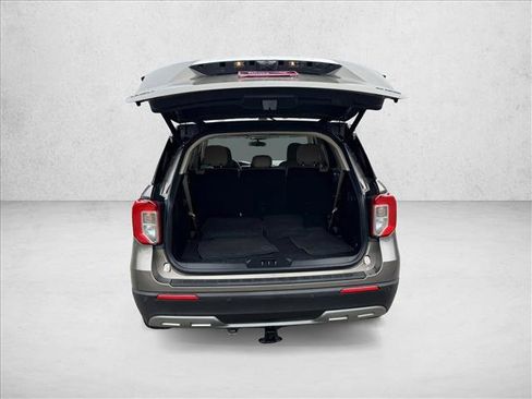 Used 2021 Ford Explorer XLT w/ Equipment Group 202A image 6