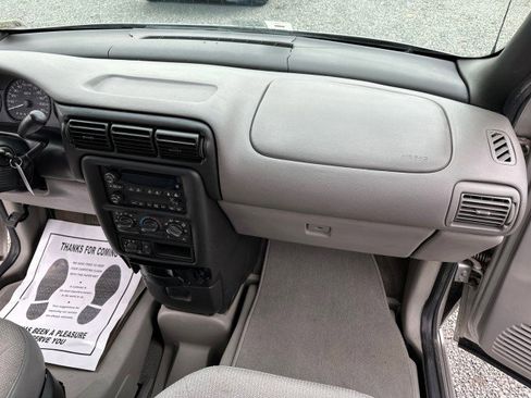 Used 2004 Chevrolet Venture Plus w/ Climate Package FWD image 30
