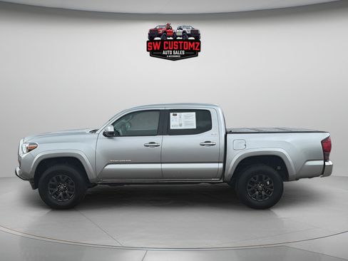 Used 2022 Toyota Tacoma SR5 RWD image 4