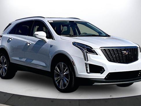 Used 2024 Cadillac XT5 Premium Luxury image 2