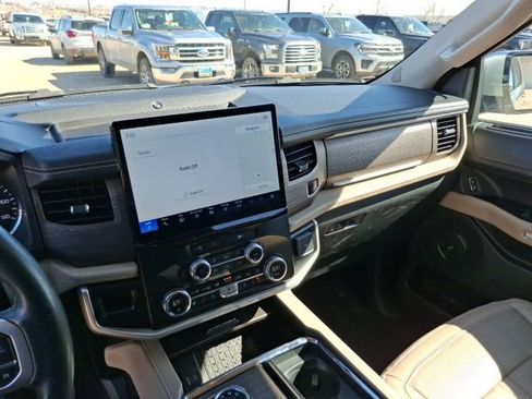 Used 2024 Ford Expedition Limited image 16