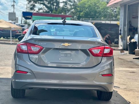 Used 2017 Chevrolet Cruze LT FWD image 7
