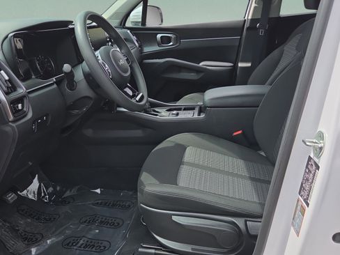 Used 2023 Kia Sorento LX FWD image 32