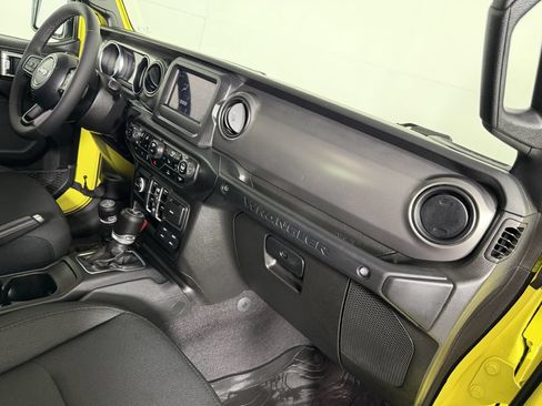 Used 2023 Jeep Wrangler Unlimited w/ Cold Weather Group AWD/4WD image 40