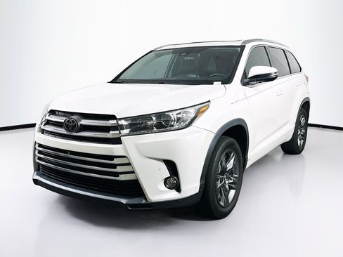 Used 2018 Toyota Highlander Limited Platinum FWD image 3