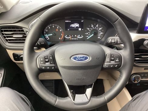 Used 2022 Ford Escape SE w/ SE Sport Appearance Package image 40