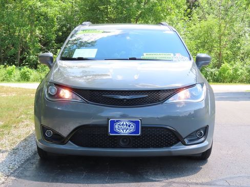 Used 2020 Chrysler Pacifica Touring-L Plus FWD image 16