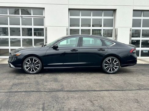 Certified 2023 Honda Accord Touring image 3