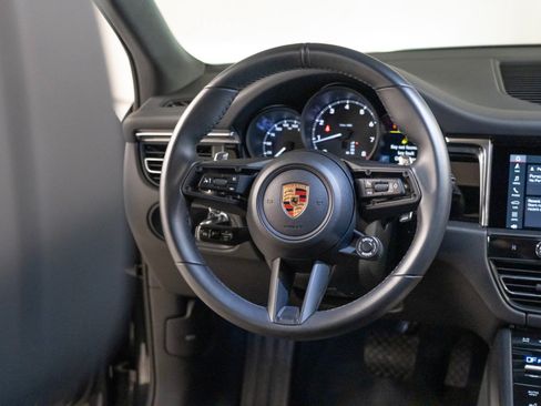 Certified 2026 Porsche Macan AWD/4WD image 25