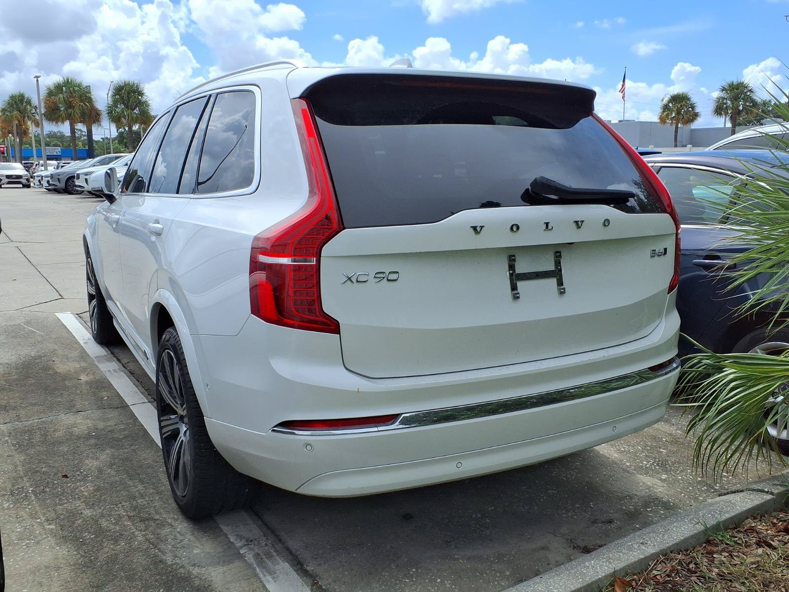 Certified 2025 Volvo XC90 B6 Ultra w/ Protection Package AWD/4WD image 5