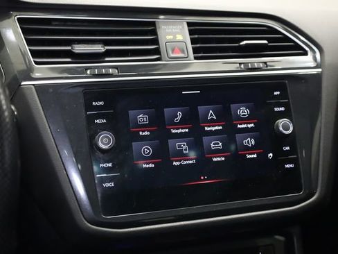 Used 2022 Volkswagen Tiguan SE R-Line image 21