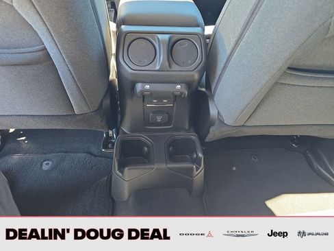Used 2025 Jeep Wrangler Sahara image 26