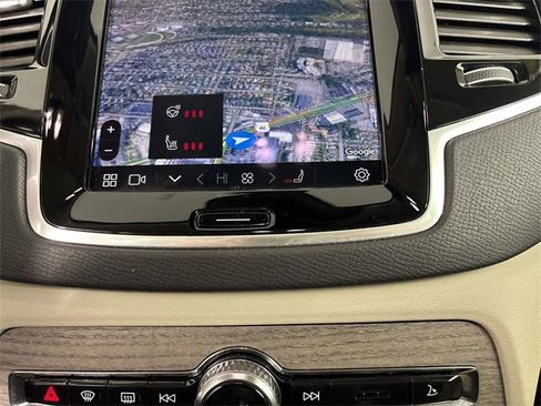 Used 2024 Volvo XC90 B6 Plus image 23