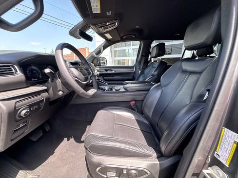 Used 2024 Jeep Wagoneer L Series II w/ Flexible Seating Group AWD/4WD image 21