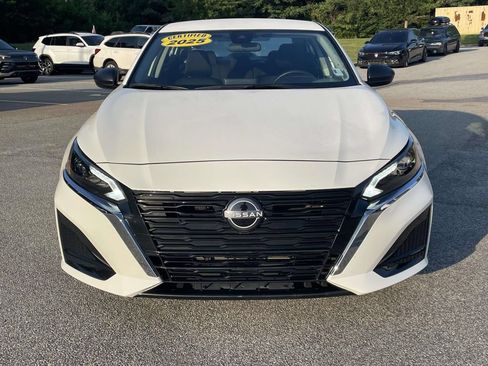 Used 2025 Nissan Altima 2.5 SV FWD image 2