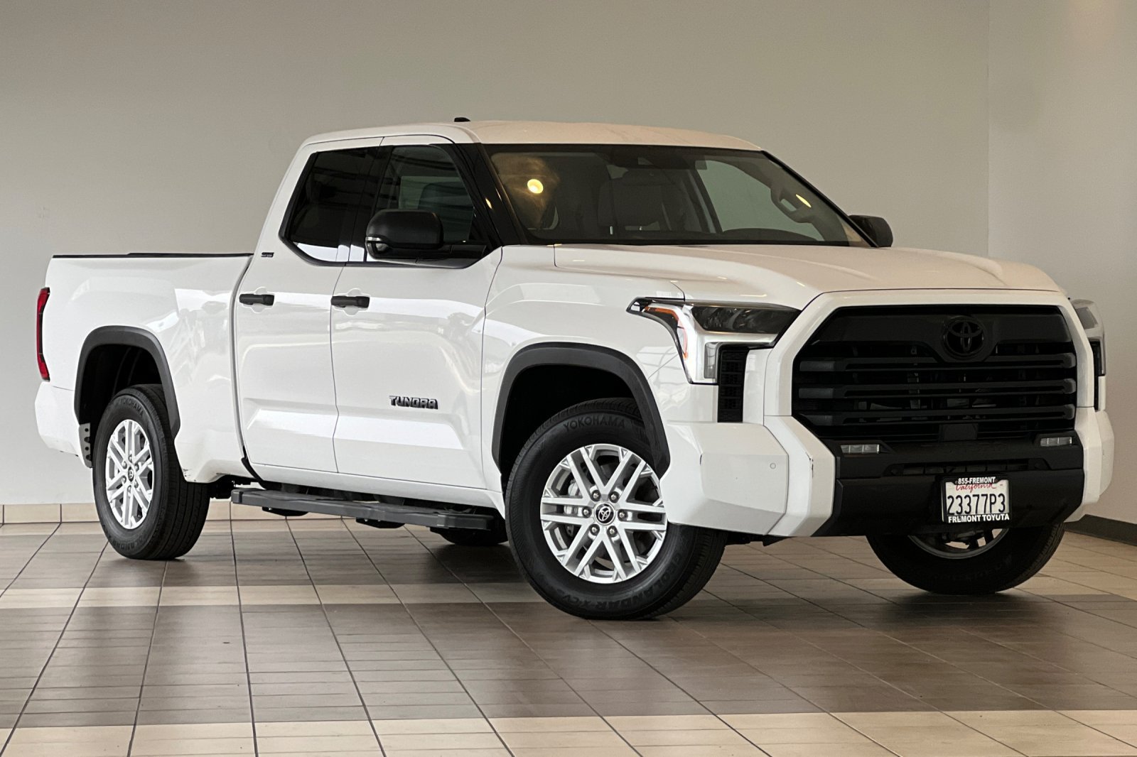 Used 2022 Toyota Tundra SR5 w/ SR5 Convenience Package RWD image 2
