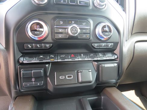 Used 2022 GMC Sierra 1500 SLT w/ SLT Premium Plus Package AWD/4WD image 23