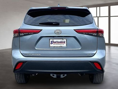 Used 2020 Toyota Highlander XLE image 5