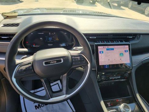 Used 2023 Jeep Grand Cherokee Limited image 12