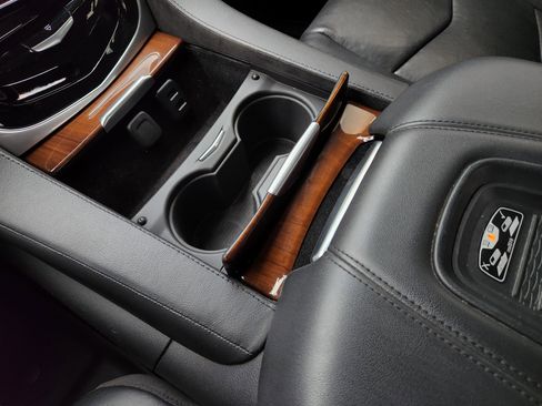 Used 2020 Cadillac Escalade Luxury RWD image 21