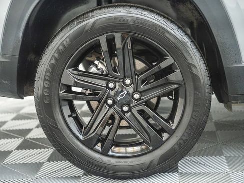 Used 2025 Chevrolet Trax ACTIV w/ Sunroof Package FWD image 19
