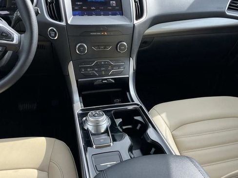 Used 2020 Ford Edge SEL image 26