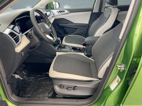 New 2026 Volkswagen Taos SE image 5