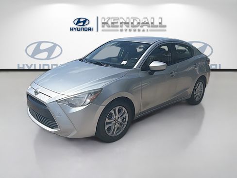 Used 2018 Toyota Yaris iA FWD image 3
