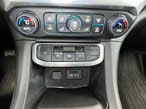 Certified 2022 GMC Acadia SLE w/ Driver Convenience Package image 15