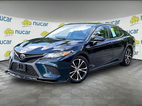 Used 2020 Toyota Camry SE FWD image 3
