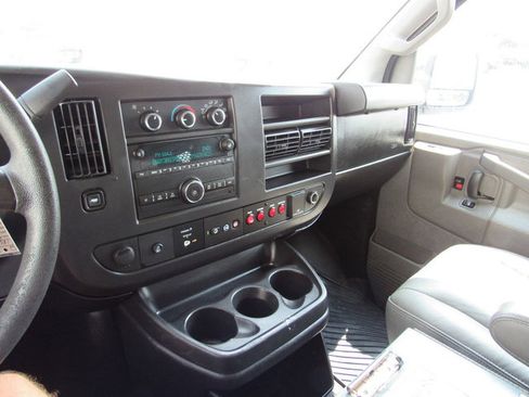 Used 2016 Chevrolet Express 2500 RWD image 32
