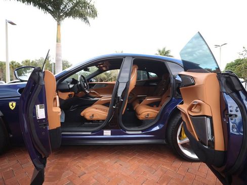 Used 2023 Ferrari Purosangue image 41