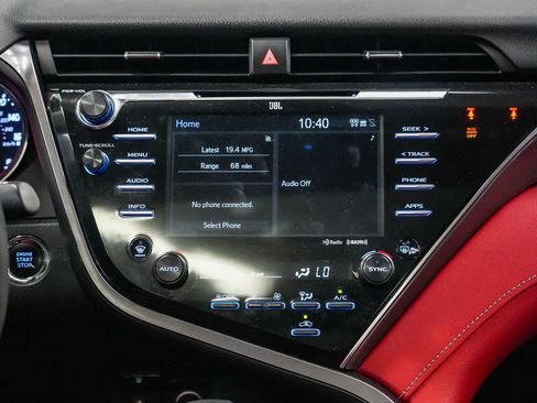 Used 2018 Toyota Camry XSE FWD image 13