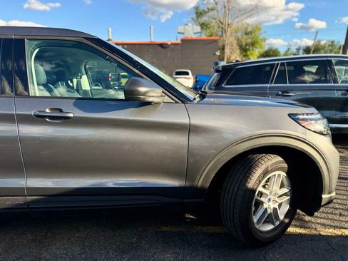 Used 2026 Ford Explorer Active AWD/4WD image 4