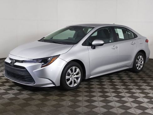 Used 2023 Toyota Corolla LE FWD image 5