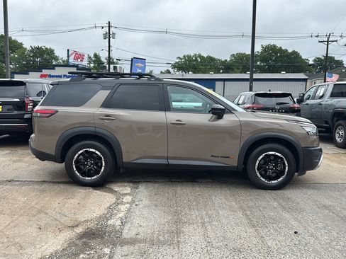 Used 2023 Nissan Pathfinder Rock Creek AWD/4WD image 9