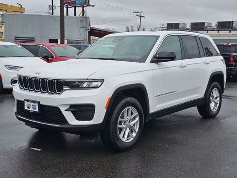 New 2026 Jeep Grand Cherokee Laredo image 4