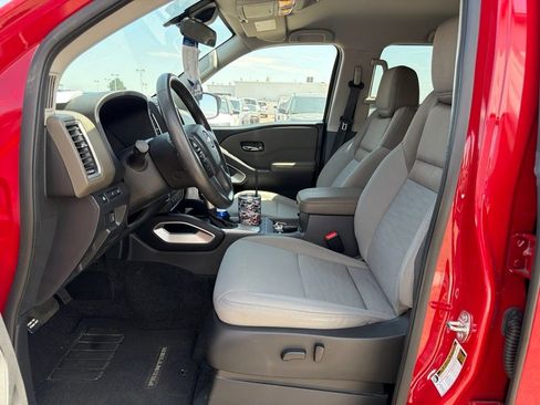 Used 2022 Nissan Frontier SV AWD/4WD image 2