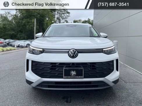 New 2025 Volkswagen Tiguan SE image 25