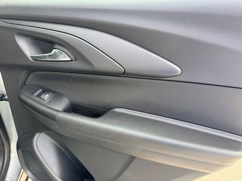 Certified 2025 Chevrolet TrailBlazer LS FWD image 10
